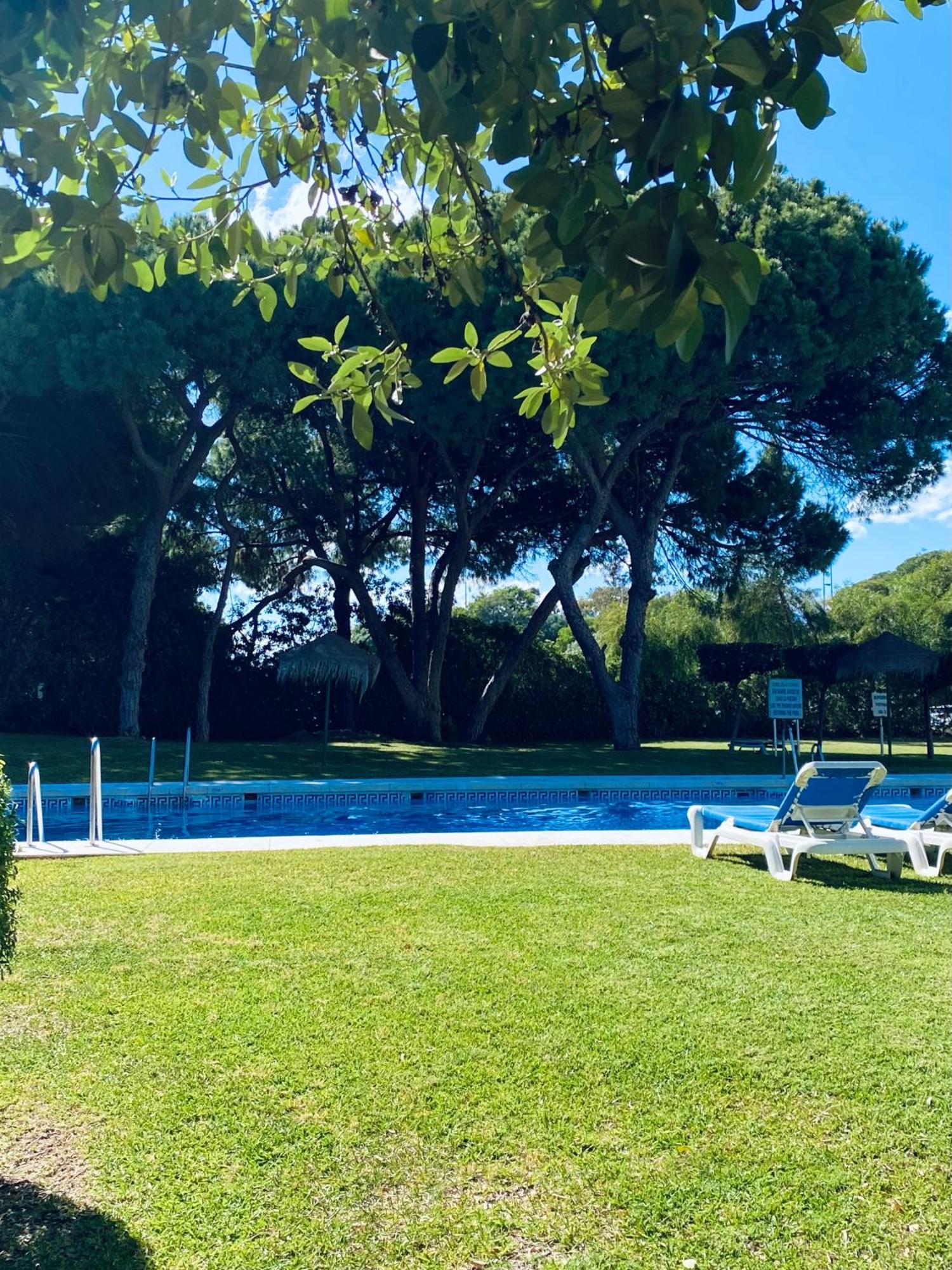 Luminoso Apartamento Para Dos Personas En Cabopino Marbella Exterior photo